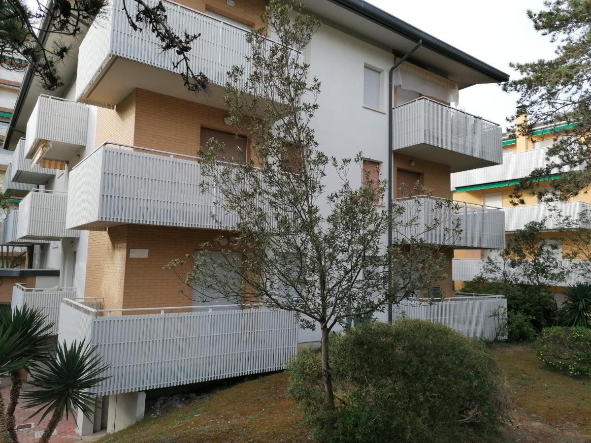 Condominio Rosa Lignano Sabbiadoro Exteriör bild